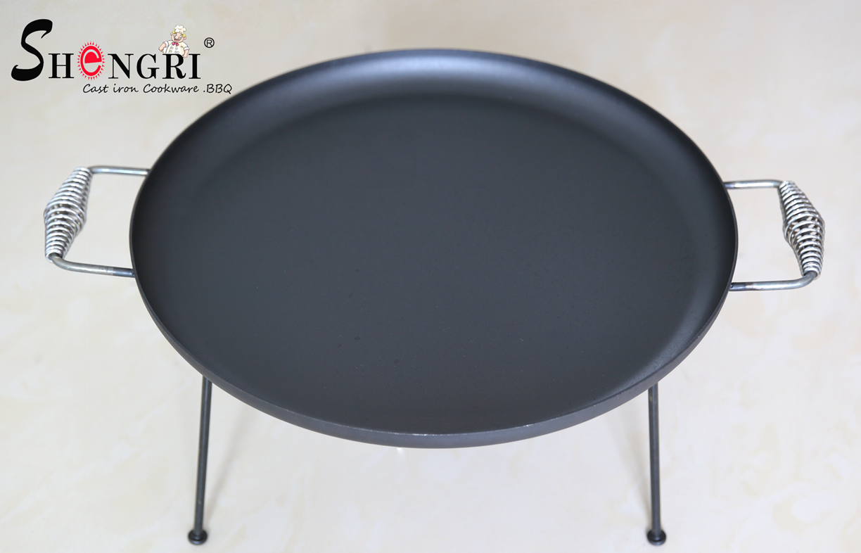Three-legged Iron fry pan with wire handle